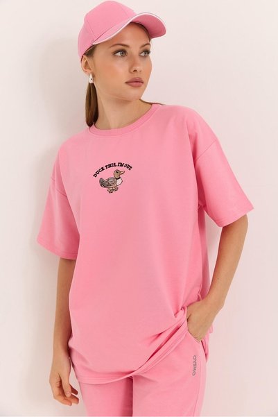WeShaya Oversized T-Shirt with Pink Duck Embroidered Design, Knit, Drop-Shoul...