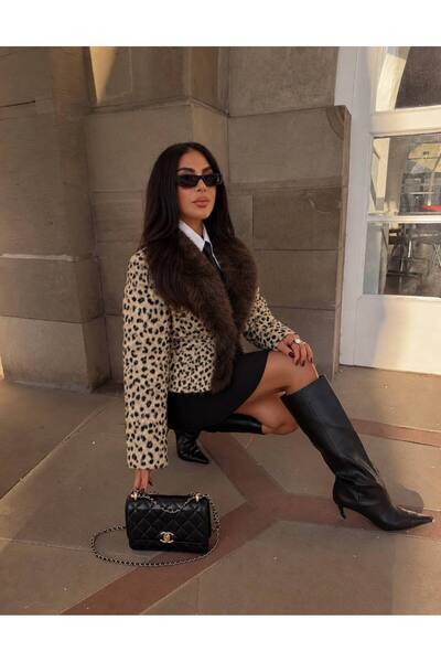 Butik Beyza Short Suede Jacket with Leopard Pattern and Fur Collar Detail