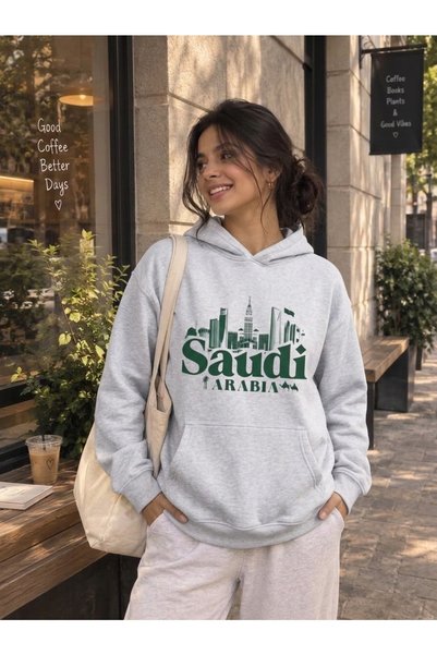 HAI COLLECTİON سويت شيرت بغطاء للرأس، مقاس كبير، طبعة سعودية، رمادي.