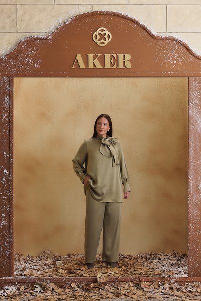 Aker Khaki Waist Elastic Draped Trousers