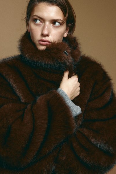 H&M Kabarık Tüylü ve Boru Yakalı Ceket