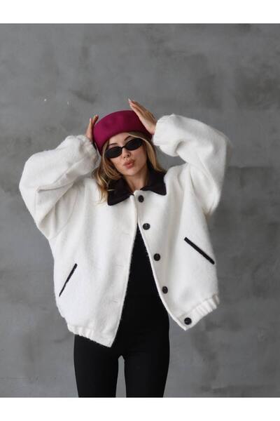 buqre's moda Jacket with Quilted Details on the Inside of the Collar