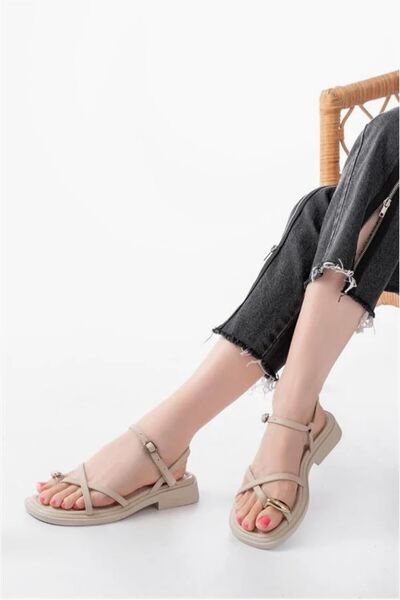 Nur store Çanta صندل نسائي مفتوح من الأمام، ذو تصميم ضيق بين الأصابع. اللون: ...