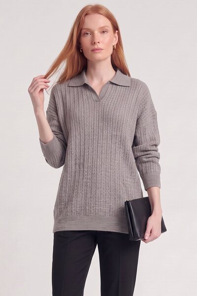 Kayra Pulover din tricot cu guler polo, culoare gri-maroniu