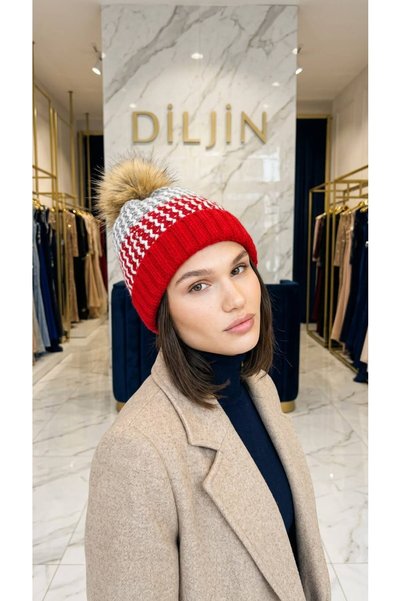 Gönülden Tasarım Căciulă tricotată manual, cu pompon și model