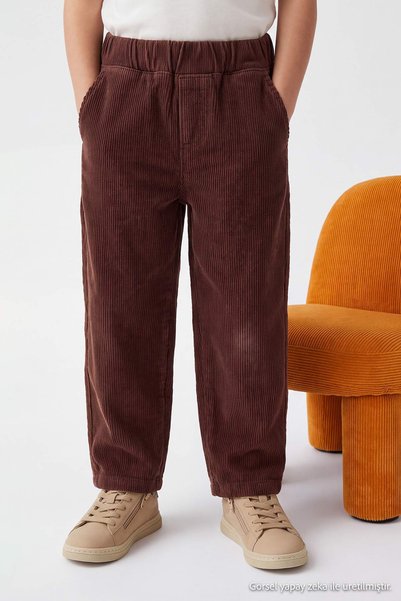 TRENDYOLKIDS Braune Samthose mit Taschen für Jungen TKDAW27PL00021