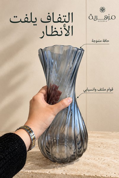 mzhrea A glass vase with a unique and beautiful design