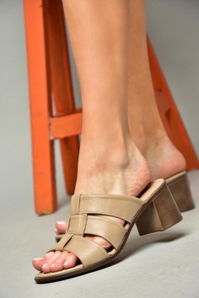 Fox Shoes ص555452003 شبشب نسائي من جلد المنك الطبيعي بكعب سميك
