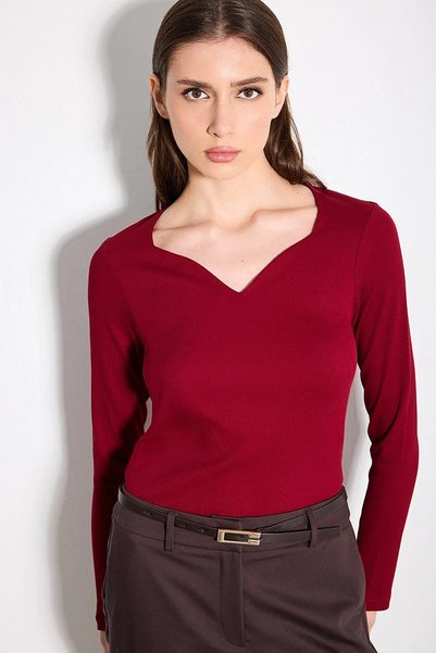 Gusto Heart Collar Cotton Knitted Blouse - Burgundy
