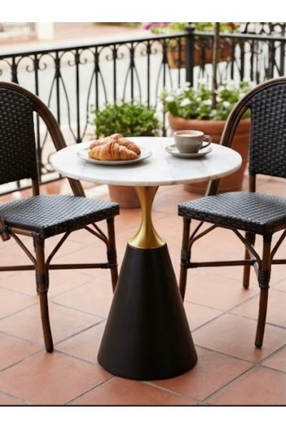 IN HOME STORE طاولة جانبية دائرية بسطح رخامي وقاعدة معدنية ذهبية وسوداء