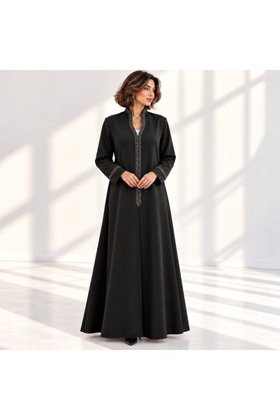 HAWRAA ABAYA عباية مغلقة بطقق مع ياقة عالبة مزينة بشك