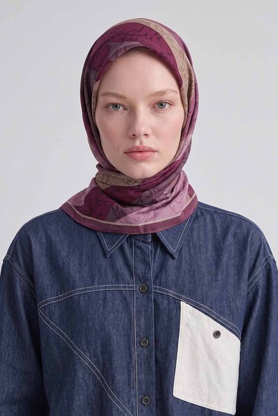 Levidor Royal Scarf with Leaf Pattern, Purple