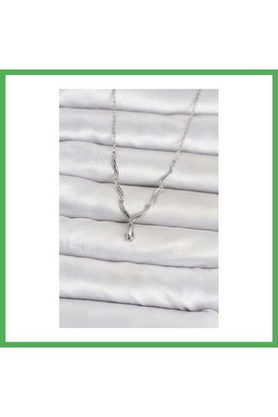 Nur store Çanta قلادة نسائية بتصميم قطرة، لونها فضي، من ماركة بيوزوس.