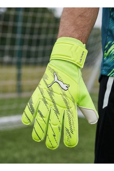 Puma قفازات حارس المرمى للرجال من "ألترا بلاي آر سي"، لون أصفر.