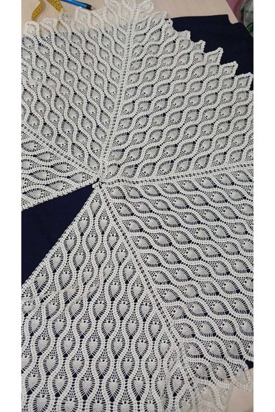 Papatyam A crocheted doily, 125 centimeters in diameter and made of cotton th...