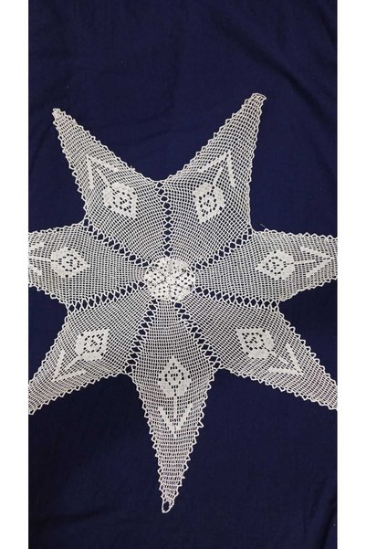 Papatyam A crocheted coffee tablecloth made from floss yarn, 65 centimeters i...