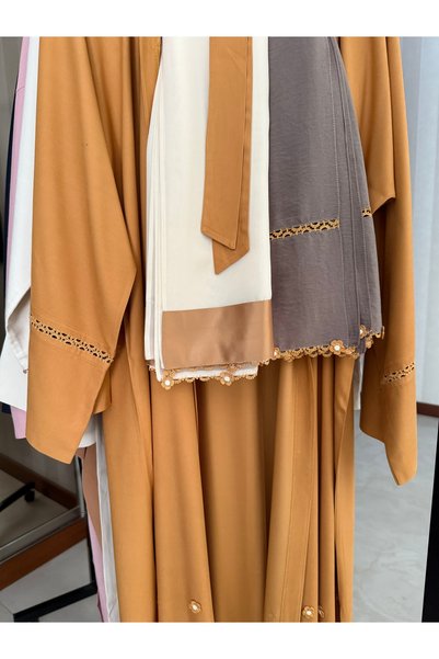 Nimet Abla Butik Hand-Embroidered Abaya and Ferace