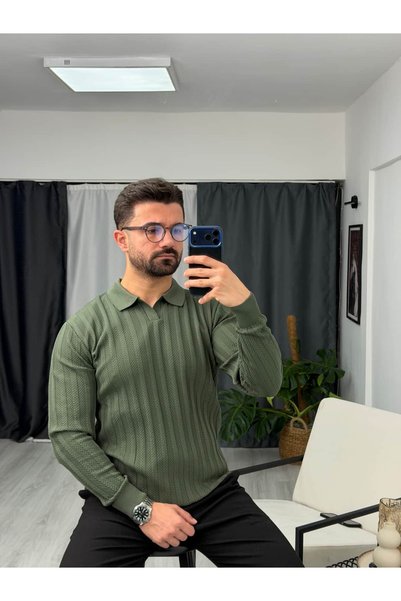 SEZBASE Long-Sleeved Textured Sweater with a Polo Collar and Vertical Stripes