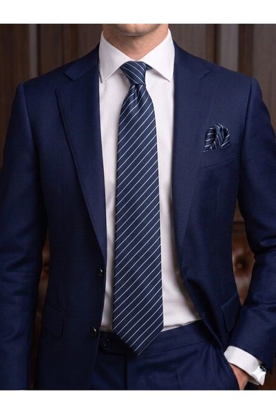 Gutiero Navy Blue Patterned Handkerchief and 7.5 cm Classic Tie Set.