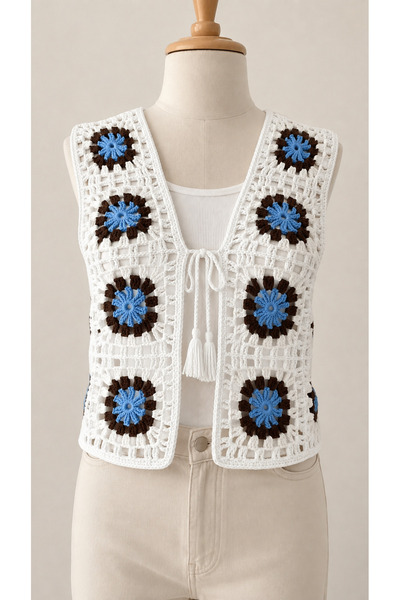 GNY TASARIM Knitted patterned vest.