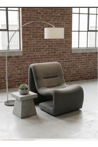 IN HOME STORE كرسي استرخاء مودرن بتصميم انسيابي ولون رمادي أنيق