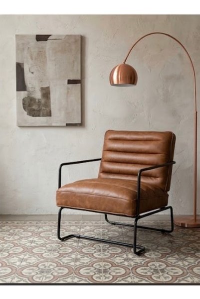 IN HOME STORE كرسي استرخاء مودرن بجلد بني وإطار معدني أسود