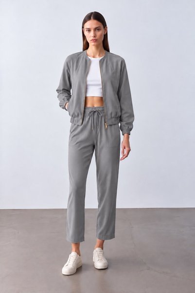 Maldia Shop Set gri pentru femei, cu jachetă cu fermoar și pantaloni