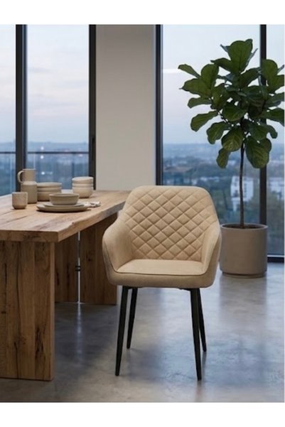 IN HOME STORE كرسي سفرة عصري بتصميم مبطن ولون بيج مع أرجل معدنية سوداء