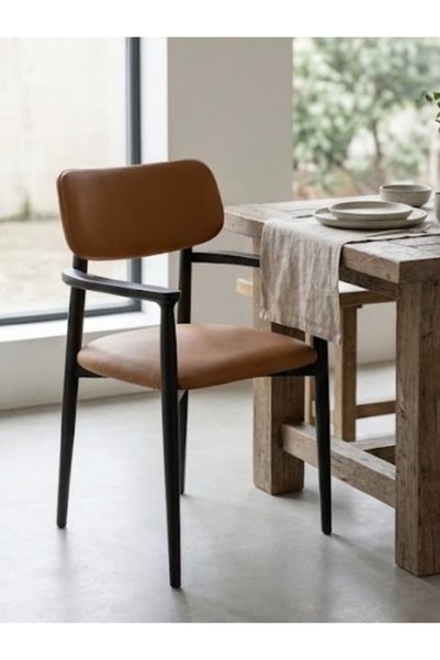 IN HOME STORE كرسي سفرة عصري بمساند للذراعين وتنجيد جلد جملي