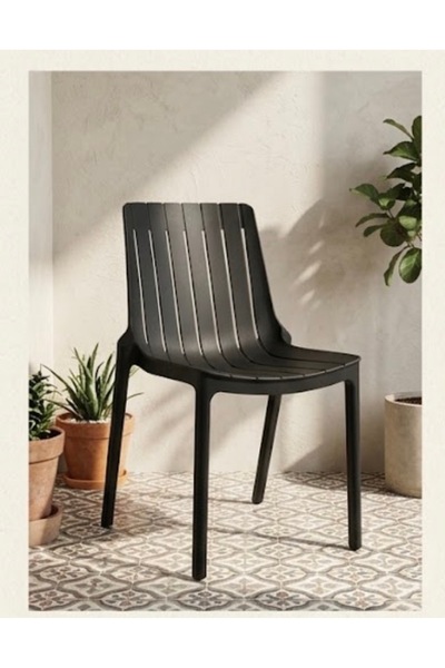IN HOME STORE كرسي بلاستيك عصري أسود بتصميم مريح وأنيق
