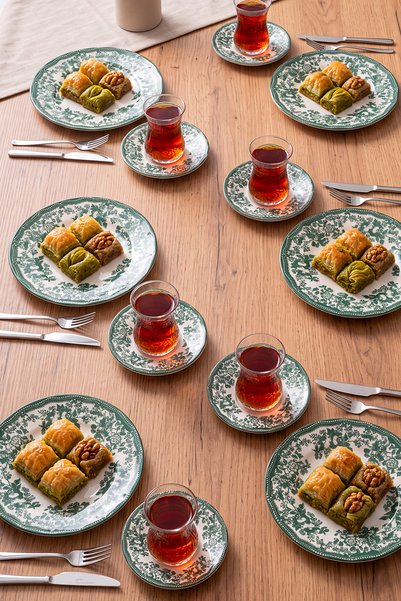 çarşıdayız طقم كيك وشاي أخضر منقوش مكون من 18 قطعة لـ 6 أشخاص - 6 أكواب شاي، ...