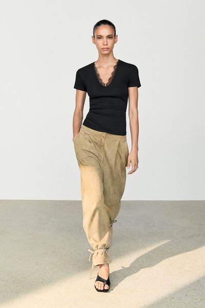 Massimo Dutti Dantel detaylı V yaka t-shirt