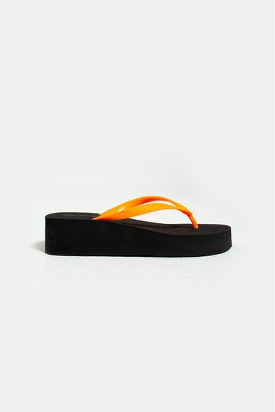 akix Pamela Platform Toe-Separated Comfortable and Sturdy Slippers