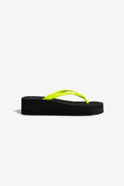 akix Pamela Platform Toe-Separated Comfortable and Sturdy Slippers