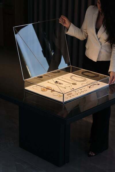 El Crea Designs 55x40x8 cm Glass Jewelry Display Case with Lid—Large Jewelry ...