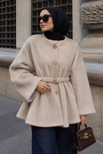 Neva Style Palton modest din angora Fox, bej, cu detalii de flori și nasturi,...