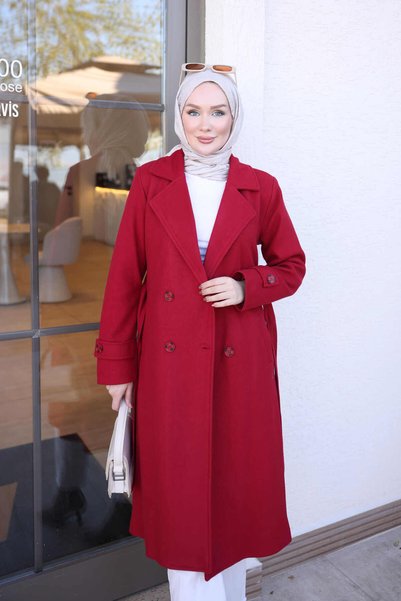 İmajButik معطف كاشميري أحمر اللون، بياقة مزدوجة، وبطانة داخلية.
