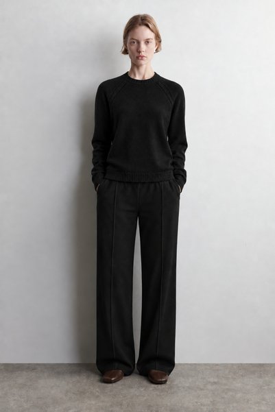 UNIQVIBE سترة نسائية سوداء من الصوف، بياقة دائرية، وتصميم محبوك.