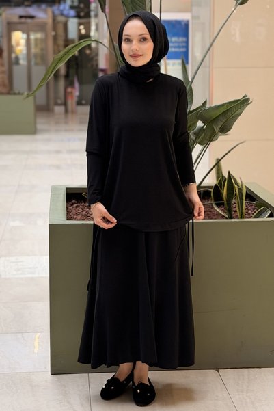 Nurcan Çetin طقم تنورة وتونيك بتفاصيل حياكة من الخيوط من هيدي