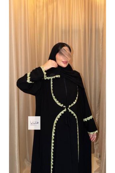 HANAYA LINE عباية مناهل بقماش كريب ملكي مزينه بكلفه تفاحي