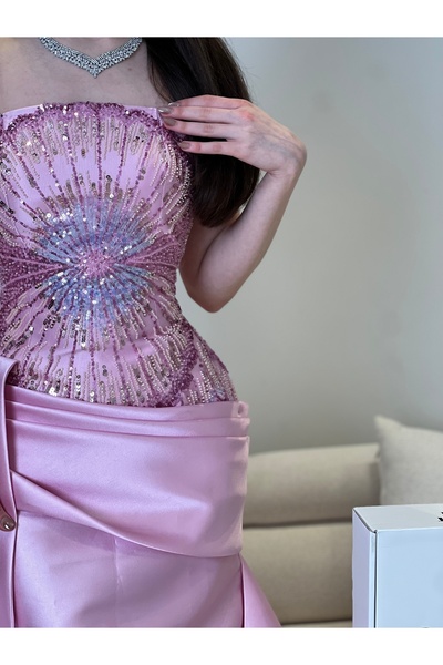 Mahi Rawan's dress