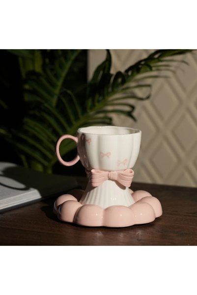 wafra store طقم كوب وصحن سيراميك بتصميم فيونكات كلاسيكية (Coquette) مع صندوق ...