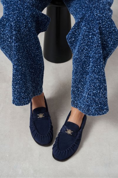 NİŞANTAŞI SHOES حذاء لوفر نسائي من ماركة ميراج، باللون الكحلي، مصنوع من جلد ا...