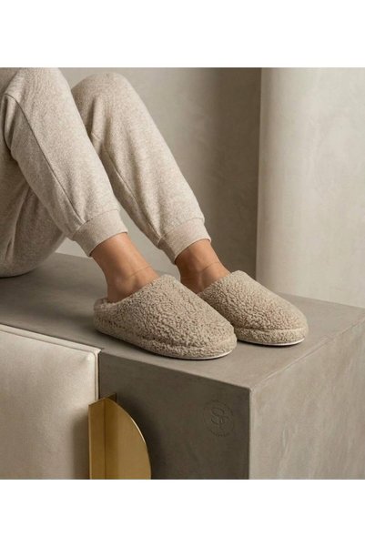FEMME FATALE Snowy Soft Wool Unisex House Slippers