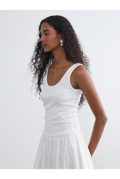 LC Waikiki Trendy Picks from Kübra Butik: U-Neck Beaded Blouse with a Bow Detail