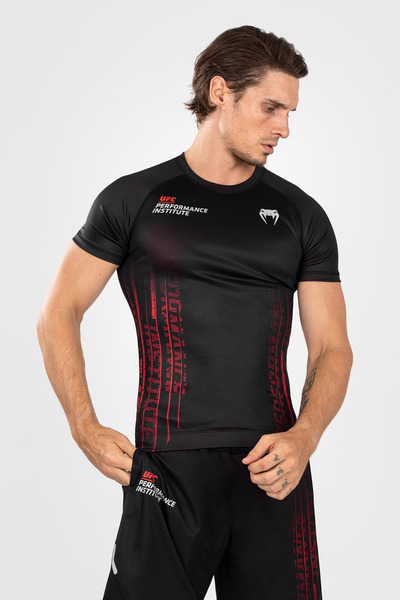 Stylovi Tricou Venum Pro Compression Roșu cu Detalii din Material Special pen...