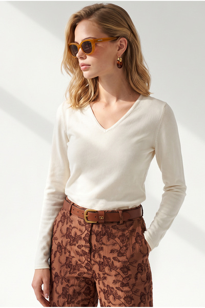 Olalook Women's White V-Neck Soft-Textured Knit Sweater KZK-19001206