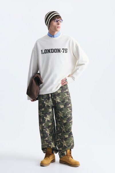 VAMOSCLO Textured London-Printed Sweatshirt