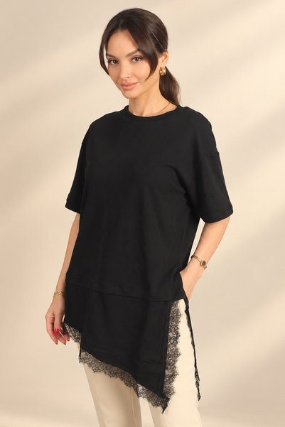 By Saygı Γυναικείο T-shirt με σκίσιμο, δαντέλα, ασύμμετρη γραμμή και κοντά μα...