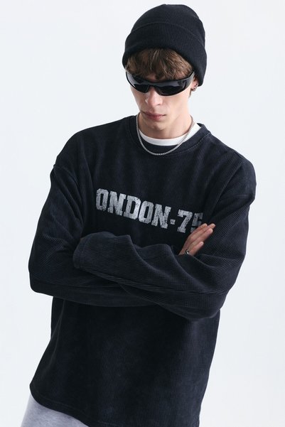 VAMOSCLO Textured London-Printed Sweatshirt